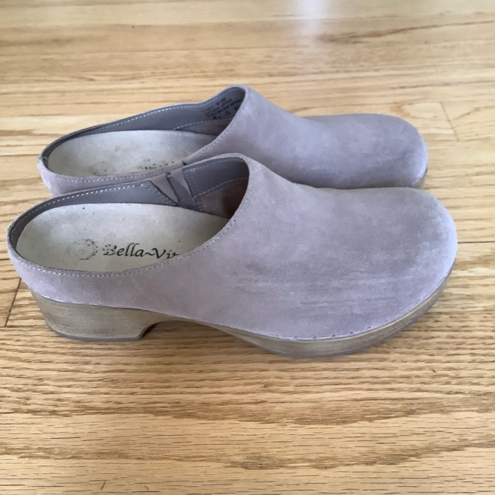 Bella Vita Tan Suede Motto Clogs / Mules - Size 6.5